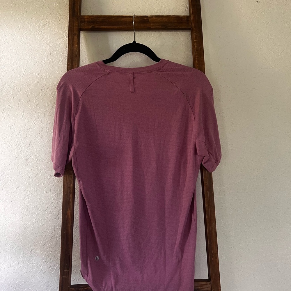 Lululemon Athletica Purple Pink Short Sleeve T-Shirt - Picture 2 of 2